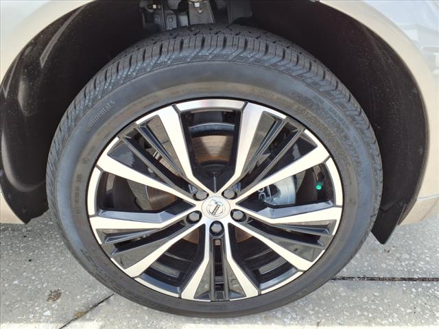 2025 Volvo XC60 B5 Plus Dark Theme
