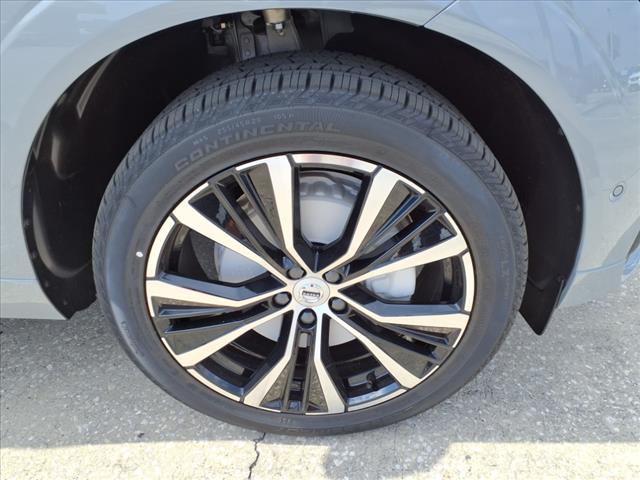 2025 Volvo XC60 B5 Plus Dark Theme