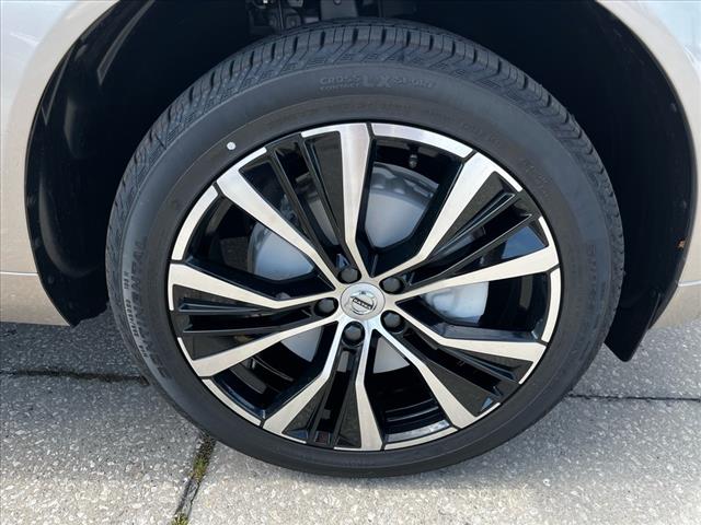 2025 Volvo XC60 B5 Plus Dark Theme