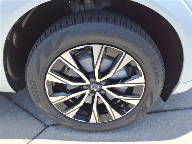 2025 Volvo XC60 B5 Plus Dark Theme