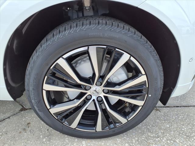 2025 Volvo XC60 B5 Plus Dark Theme