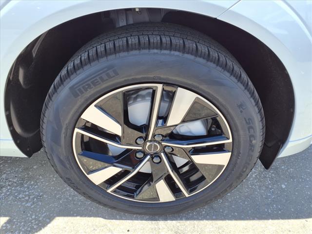 2026 Volvo XC60 B5 Core Dark Theme