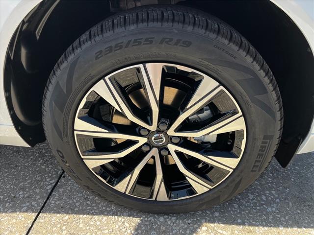 2025 Volvo XC60 B5 Core Dark Theme