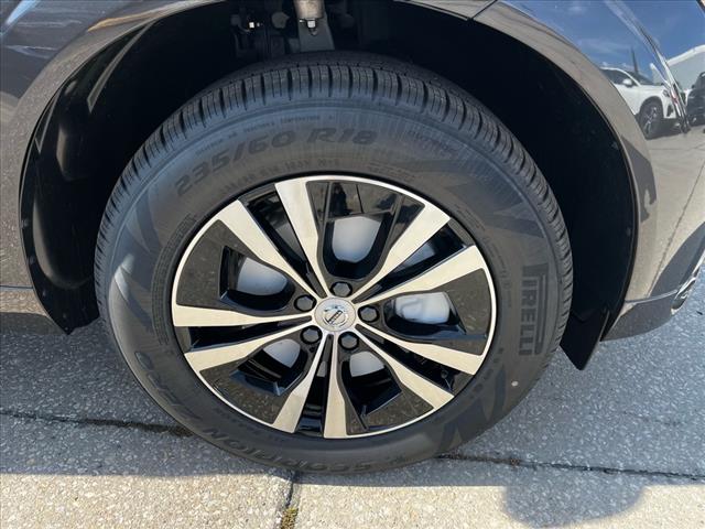 2025 Volvo XC60 B5 Core Dark Theme