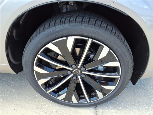 2026 Volvo XC60 B5 Ultra Dark Theme