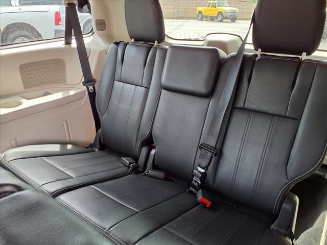 2013 Chrysler Town and Country Touring