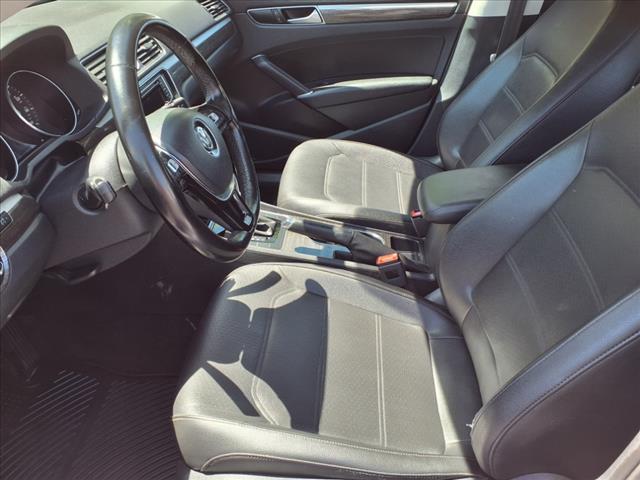 2016 Volkswagen Passat 1.8T SE