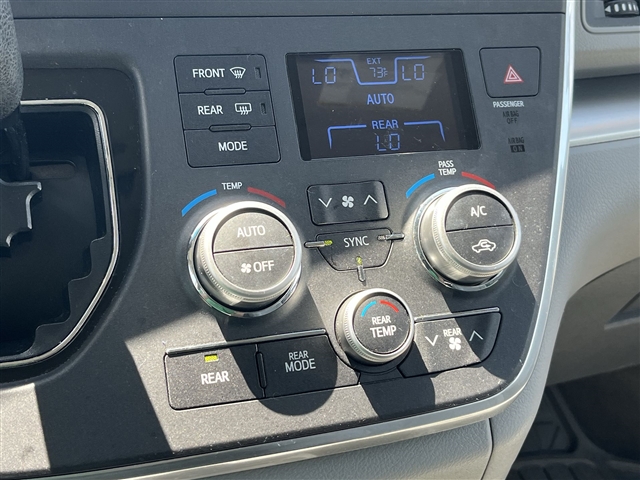 2015 Toyota Sienna LE 8-Passenger