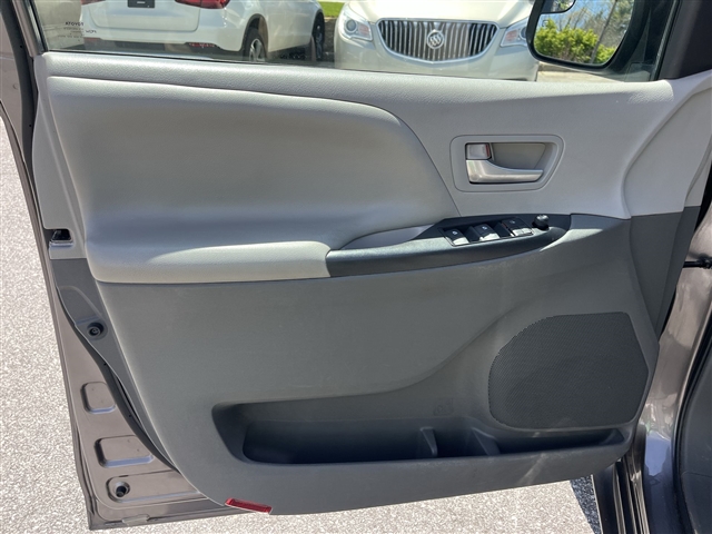 2015 Toyota Sienna LE 8-Passenger
