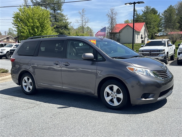 2015 Toyota Sienna LE 8-Passenger