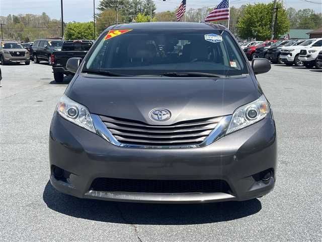 2015 Toyota Sienna LE 8-Passenger