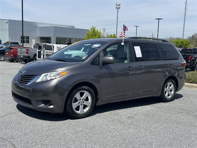 2015 Toyota Sienna LE 8-Passenger