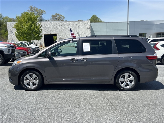 2015 Toyota Sienna LE 8-Passenger