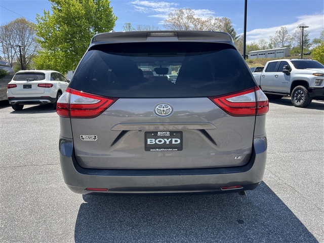 2015 Toyota Sienna LE 8-Passenger