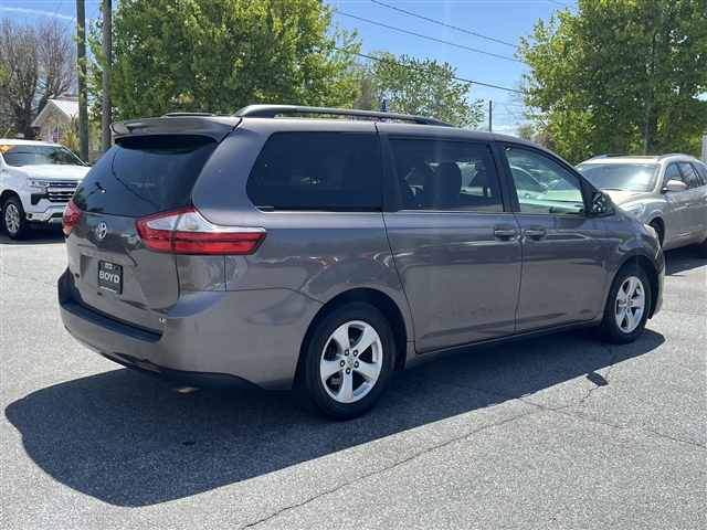 2015 Toyota Sienna LE 8-Passenger