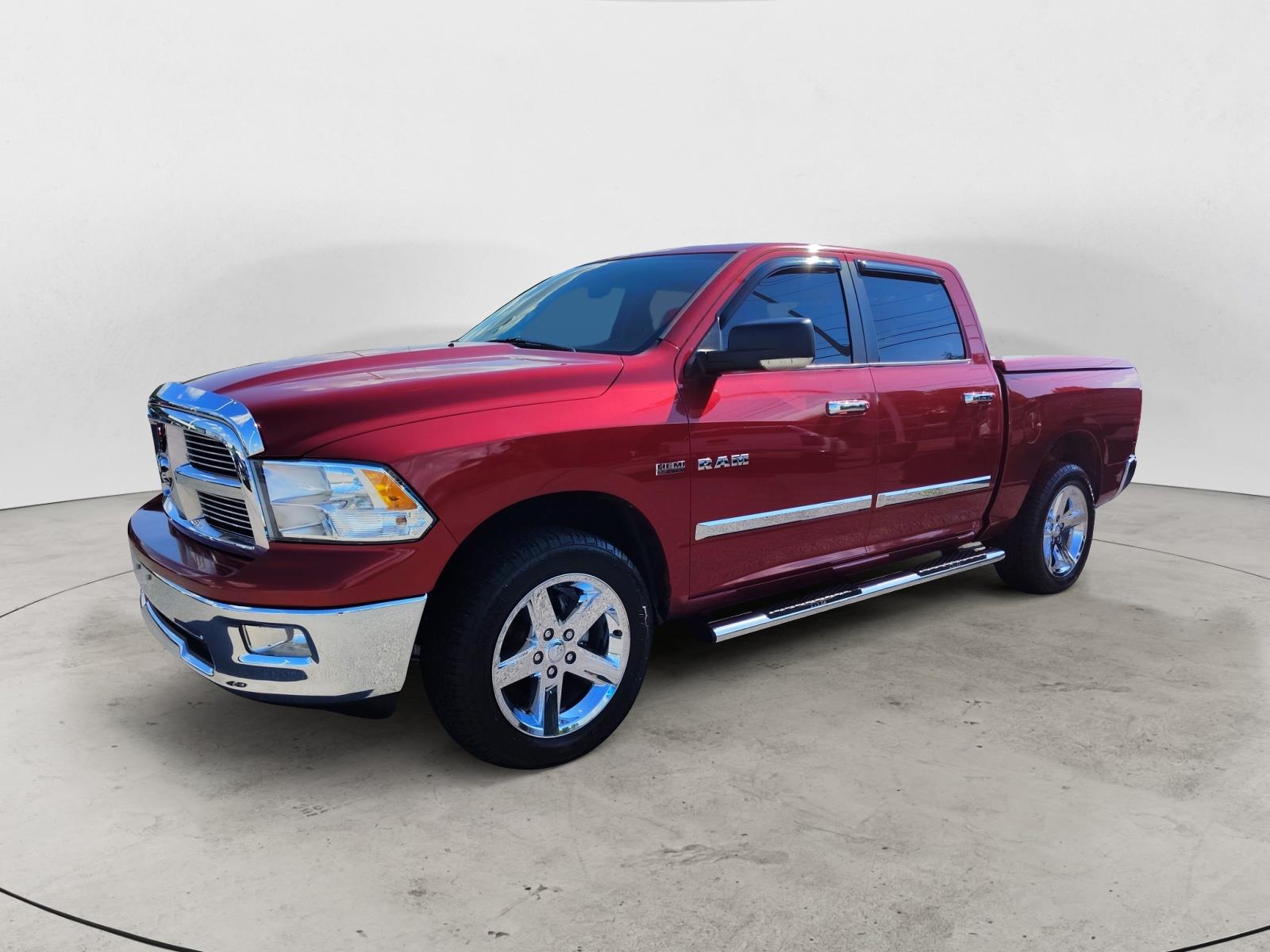 Inferno Red Crystal Pearl Coat 2009 Dodge RAM 1500 SLT Crew Cab 4WD Pickup Truck Four-Wheel Drive 5-Speed Automatic