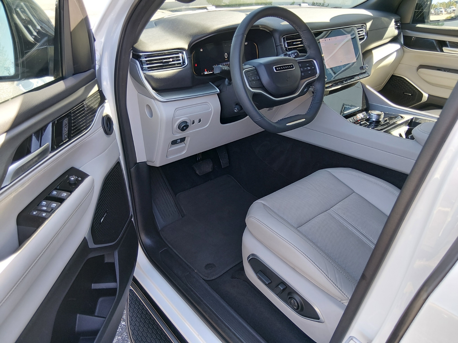 Certified Used 2025 Bright White Clear Coat Jeep Series II image 9