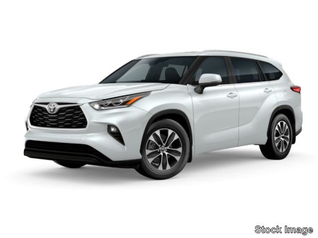Preowned 2022 TOYOTA Highlander XLE for sale by Queensboro Toyota in Queens, NY