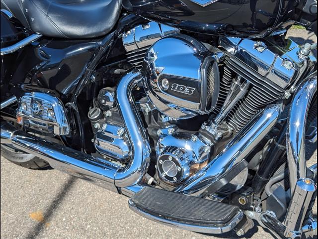 https://cdn.getauto.com/photos/0/231890/10c/1HD1FBM17FB632278-10c.jpg
