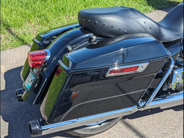 https://cdn.getauto.com/photos/0/231890/11c/1HD1FBM17FB632278-11c.jpg