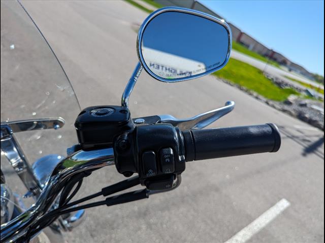 https://cdn.getauto.com/photos/0/231890/17c/1HD1BWB155Y054151-17c.jpg