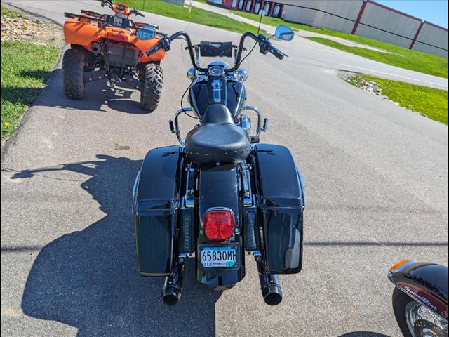 https://cdn.getauto.com/photos/0/231890/4c/1HD1FBM17FB632278-4c.jpg