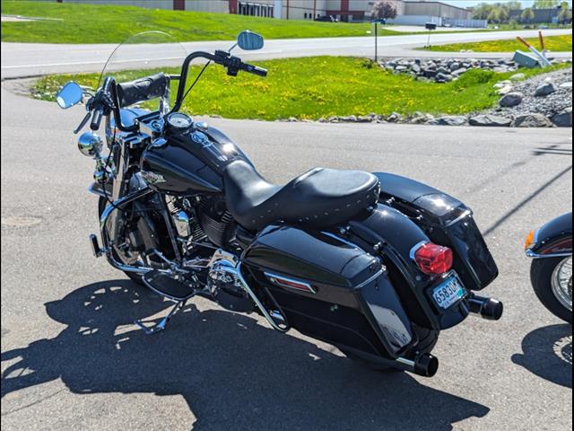 https://cdn.getauto.com/photos/0/231890/5c/1HD1FBM17FB632278-5c.jpg