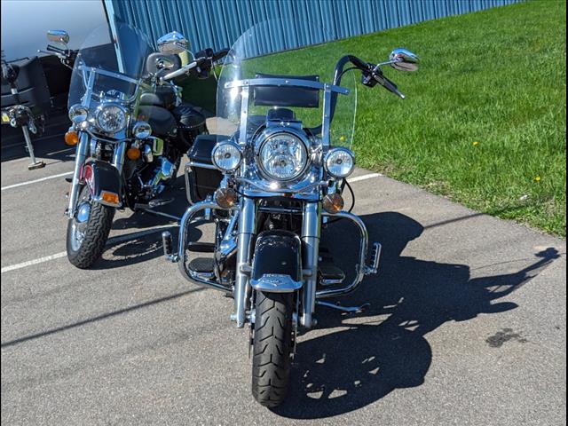 https://cdn.getauto.com/photos/0/231890/8c/1HD1FBM17FB632278-8c.jpg