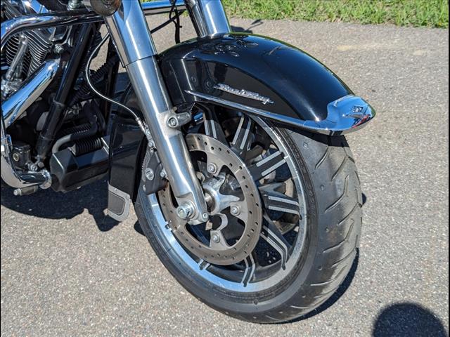 https://cdn.getauto.com/photos/0/231890/9c/1HD1FBM17FB632278-9c.jpg