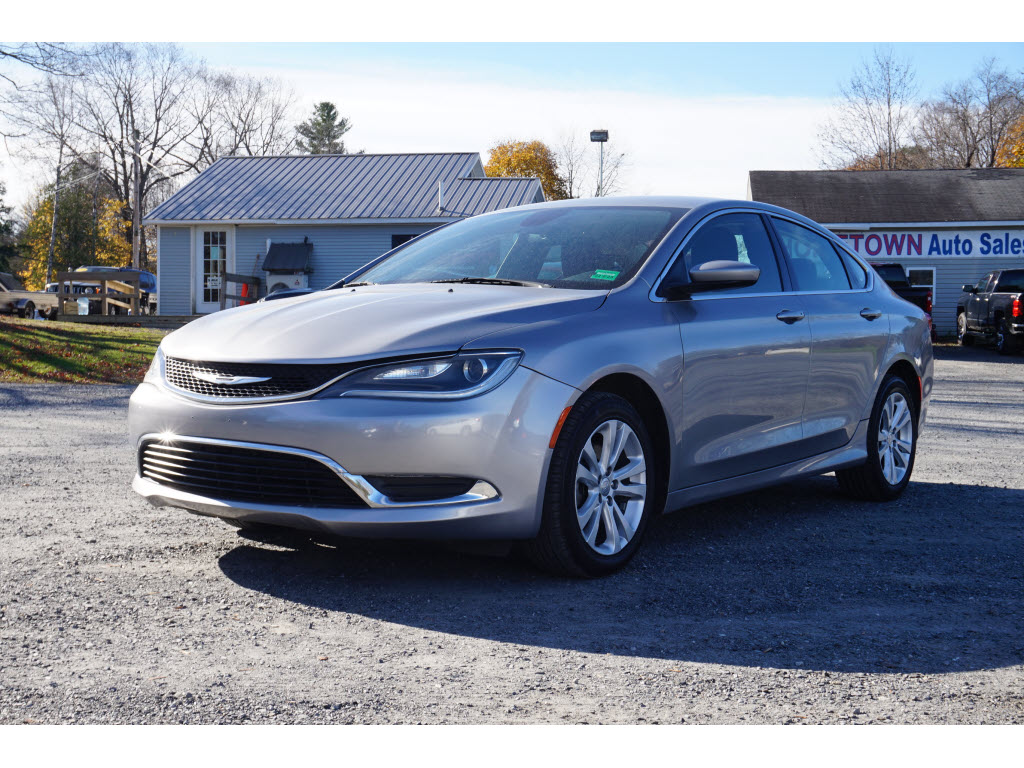 2015 Chrysler 200 Limited - main photo