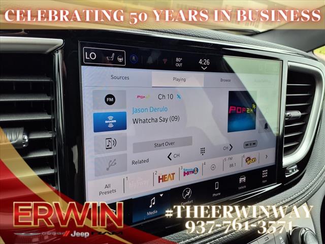 2025 Chrysler Pacifica Select