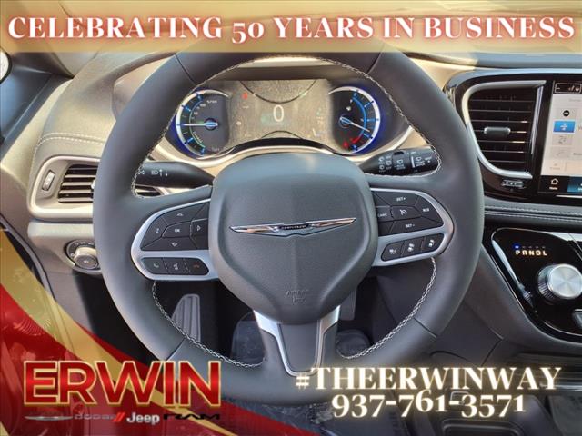 2025 Chrysler Pacifica Plug-In Hybrid Select