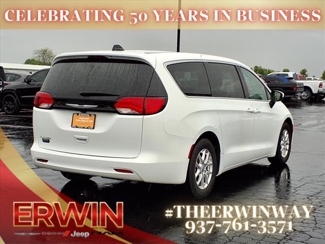 2023 Chrysler Voyager LX