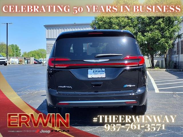 2025 Chrysler Pacifica Plug-In Hybrid Select
