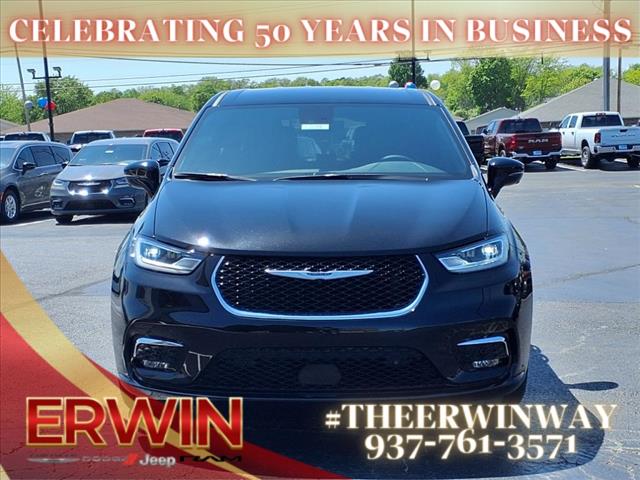 2025 Chrysler Pacifica Plug-In Hybrid Select