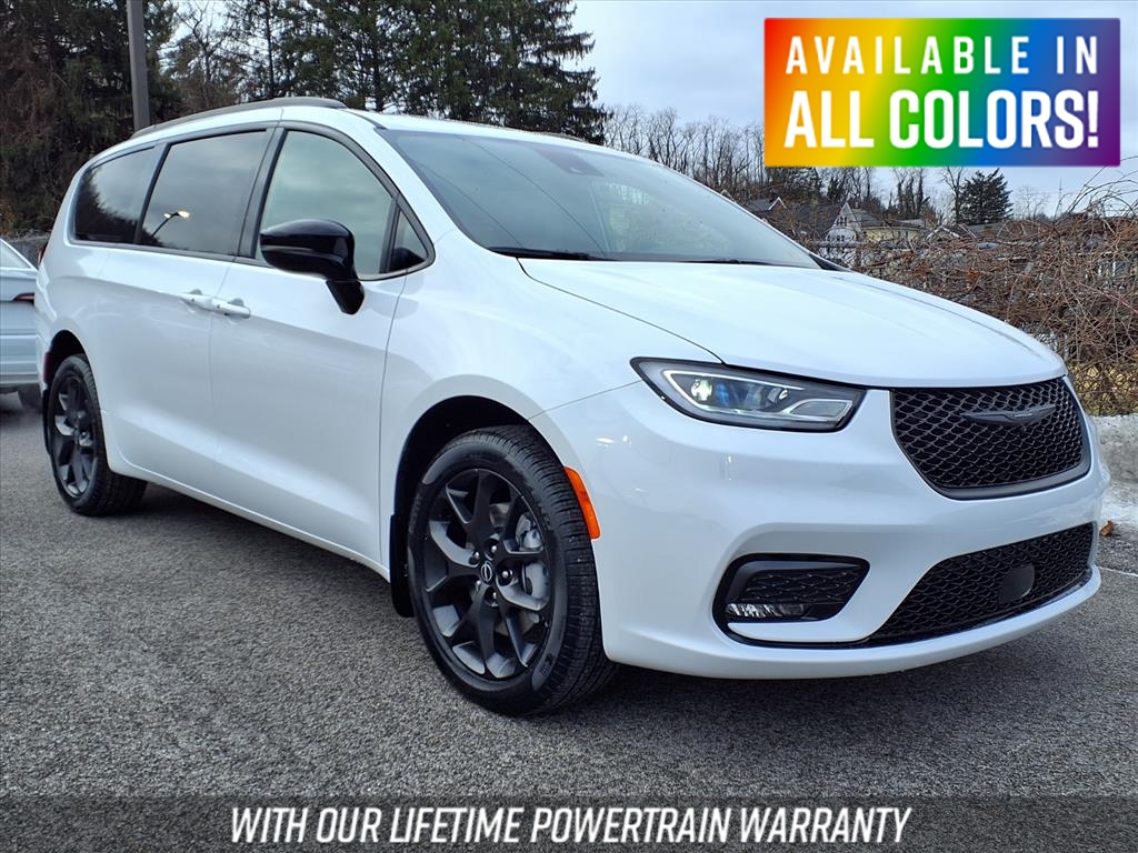 2026 Chrysler Pacifica Select's photo