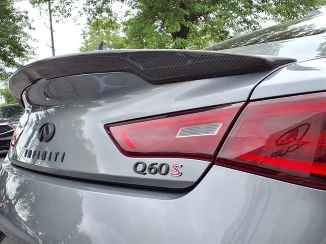 2017 INFINITI Q60 Red Sport 400