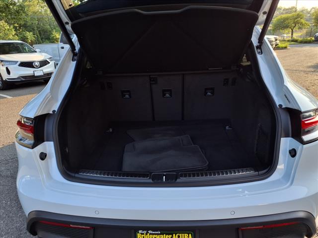2022 Porsche Macan Base