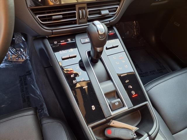 2022 Porsche Macan Base