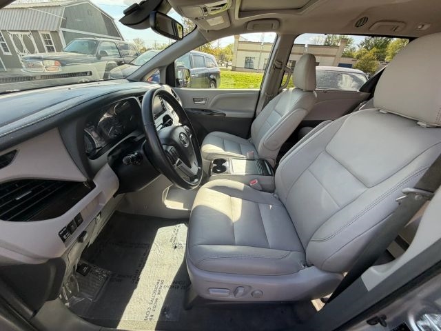 2018 Toyota Sienna Limited Premium 7-Passenger:R2664