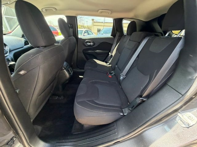 2016 Jeep Cherokee Latitude:R2669