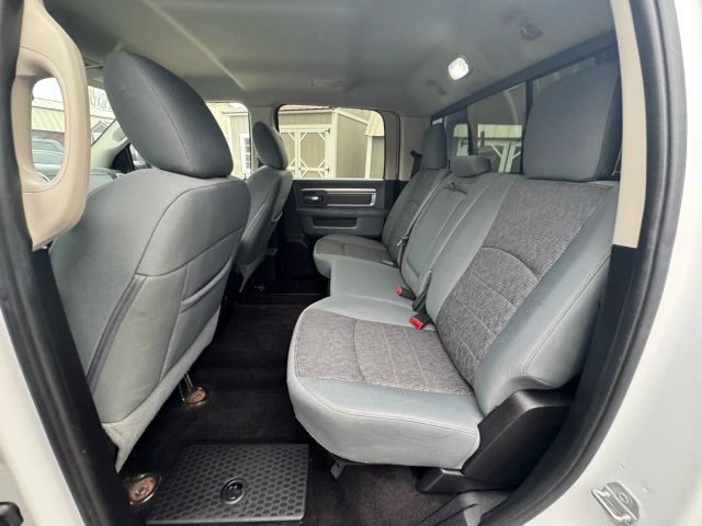2016 Ram 1500 SLT photo 11