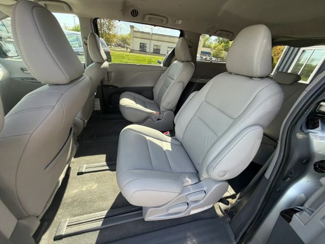 2018 Toyota Sienna Limited Premium 7-Passenger:R2664