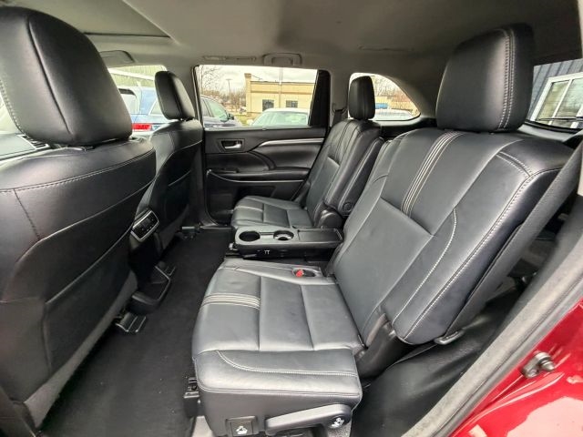2017 Toyota Highlander SE:R2665