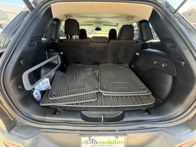 2016 Jeep Cherokee Latitude:R2669