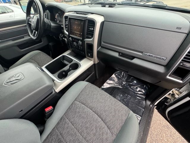 2016 Ram 1500 SLT photo 12
