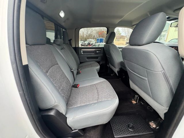 2016 Ram 1500 SLT photo 13