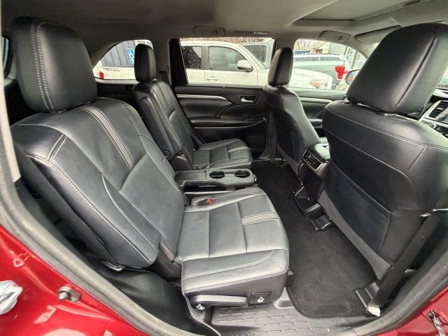 2017 Toyota Highlander SE:R2665