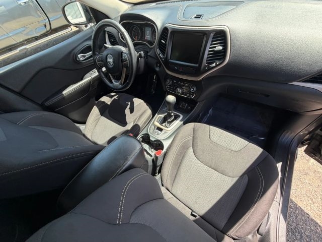 2016 Jeep Cherokee Latitude:R2669