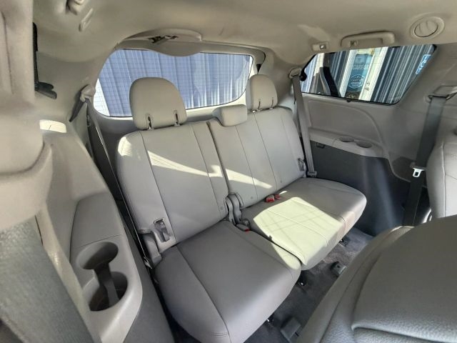 2018 Toyota Sienna Limited Premium 7-Passenger:R2664